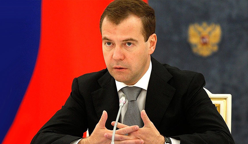 Медведев решил, когда вводить возрастной ценз для автобусов
