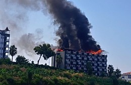 В турецком отеле эвакуировали туристов из-за сильного пожара