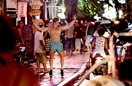 Туристам на Бали пригрозили депортацией за нарушение местных законов и традиций