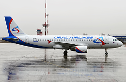 Самолет «Уральских авиалиний» наехал на сотрудника авиакомпании