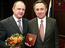 Работает на Москву, а награжден Отечеством