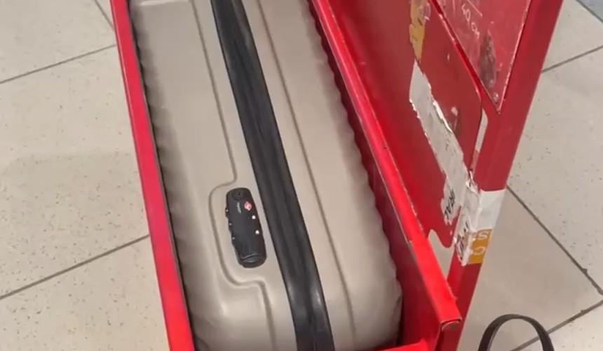 «Морально изнасиловал»: сотрудник авиакомпании доводит до слез женщин перед посадкой