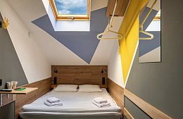 Видео из Китая о крохотном номере с унитазом у кровати стало вирусным