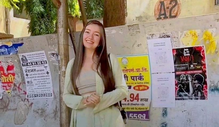 Туристка в шоке: пограничник в Дели попросил позвонить ему