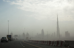 Emirates и flydubai пытаются вывезти туристов, застрявших в Дубае из-за потопа