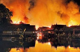 В Паттайе пожар уничтожил «Плавучий рынок»