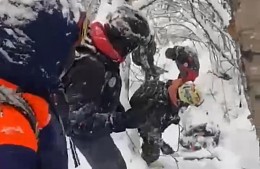 Лавина в Кабардино-Балкарии накрыла сноубордиста, решившегося на опасный фрирайд