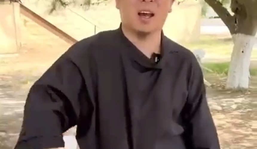 Турист-блогер из КНР угрожает справить нужду в России, если его все-таки пустят в страну