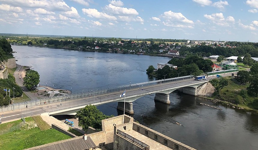 Туристы из России могут ввозить в страны ЕС только трусы и ортопедическую обувь