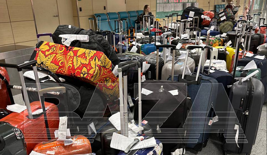 Пассажиры Emirates не могут получить намокшие чемоданы уже 12 дней