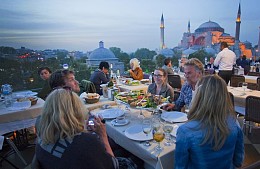 В Турции объяснили, что комендантский час не действует для туристов