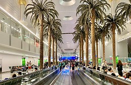 Туристы устроили митинг в Дубае, требуя отправить их в Россию