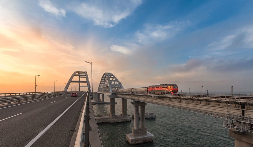 Что происходит с движением по Крымскому мосту к этому часу 