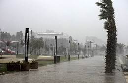 Губернатор Антальи запретил женщинам ниже 160 см выходить на улицу во время бури  