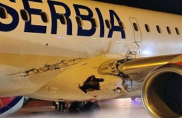 Лайнер Air Serbia при взлете пробил фюзеляж и повредил крыло
