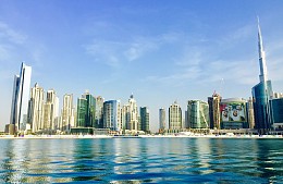 Слетать в ОАЭ из Москвы до Нового года предлагается дешевле 10 тысяч рублей