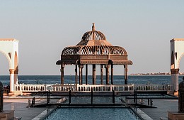 На курортах Египта туристы радуются по-летнему теплой погоде