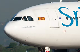 Пилот SriLankan Airlines поссорился в полете с коллегой и запер ее в туалете 