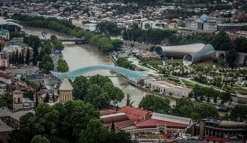 Уехавшие в Грузию россияне жалуются на принудительное закрытие счетов Bank of Georgia