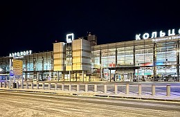 Попав в снегопад, туристы в Кольцово съели бортовое питание, не дожидаясь взлета