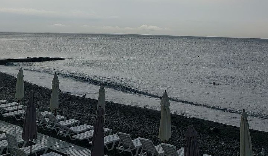 «Льет стеной, ничего не видно»: в Сочи ожидаются смерчи, сели и град