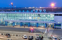 «Терминал закрыли, всех выгнали на улицу»: прилетевшая из Таиланда туристка пожаловались на аэропорт Омска