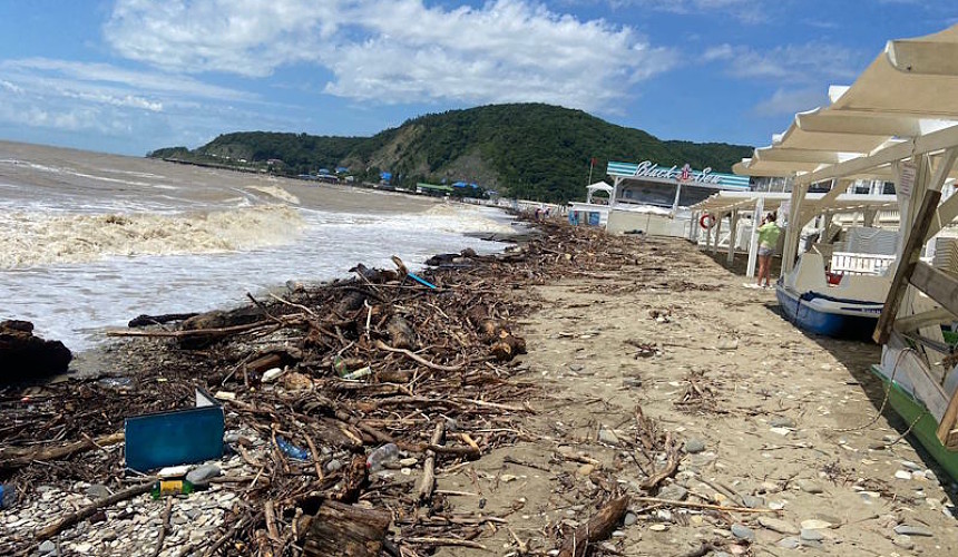  Туристы под Туапсе публикуют видео заваленных мусором пляжей