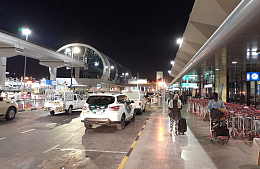 Туристам, собирающимся в Дубай, предлагают перенести вылет или сменить авиакомпанию