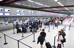 Минюст: ламинированное свидетельство о рождении не может быть причиной отказа в регистрации на рейс