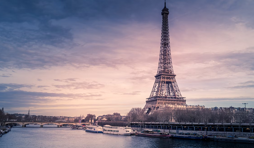 Туристы сталкиваются с невозможностью записи в визовый центр Франции