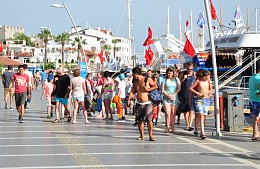 Россияне и немцы больше не воюют за лежаки в Турции 