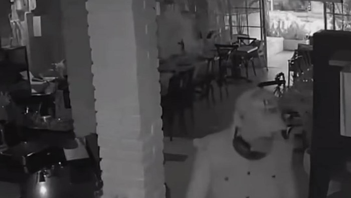 С Бали депортировали россиянина, который разгромил ресторан топором