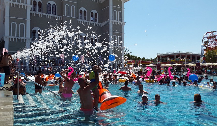 Названы самые популярные отели Турции для отдыха в августе