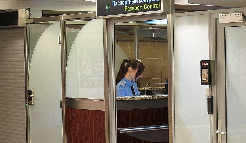 Россиян, отсутствовавших несколько месяцев, опрашивают на границе