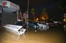 Несколько районов Антальи затопило из-за сильных дождей