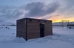 Туристам в Териберке поставили новый туалет за их же счет