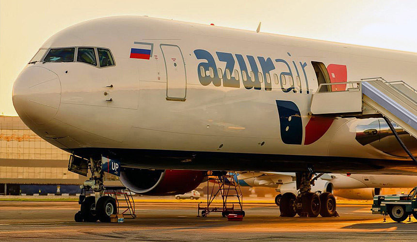 Самолет Azur Air, летевший в Доминикану, сел в Ирландии