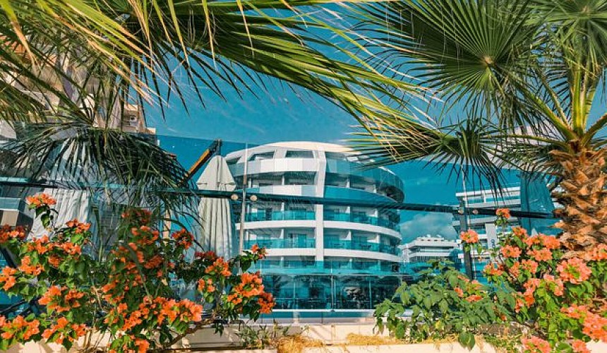 Британский турист разбил голову в Турции и бегал голым по отелю