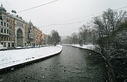 Туристы в Санкт-Петербурге попали под майский снегопад