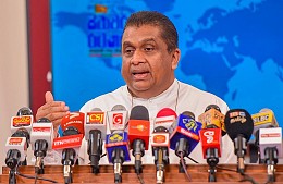 Туристам на Шри-Ланке временные права выдадут в аэропорту