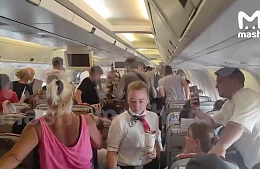 Туристы на 5 часов задержались на Пхукете из-за задымления в самолете