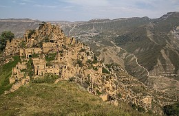 Пешком или на лошади: власти запретили проезд автомобилей к «дагестанскому Мачу-Пикчу»