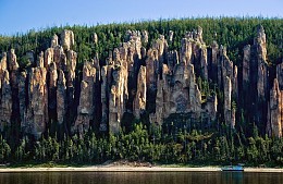 Туристов повезут к Ленским столбам на 62-летнем теплоходе с VIP-каютами