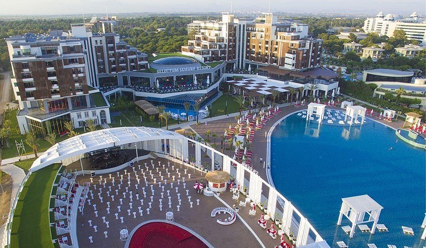 Туристы эвакуированы из отеля Selectum Luxury в Турции