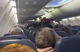 «Обстановка близка к бунту»: пассажиры почти 6 часов просидели в самолете в ожидании вылета