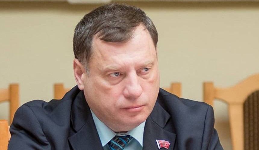  После заграничного отдыха депутатов всем россиянам предложили отказаться от зарубежных поездок