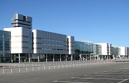 Ребенка сняли с рейса в Дубай из-за одной буквы в графе «Место рождения»