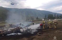 Шесть туристов погибли при падении частного вертолета на Алтае