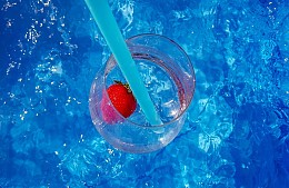 Откровенная вечеринка в турецком отеле Adam & Eve попала на видео