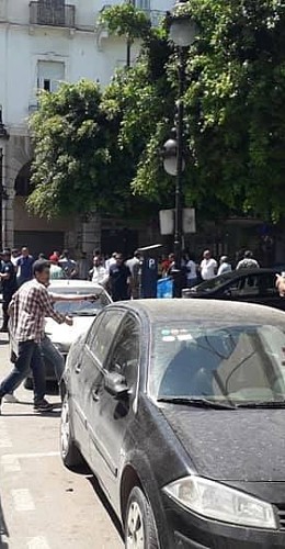 В столице Туниса прогремело два взрыва